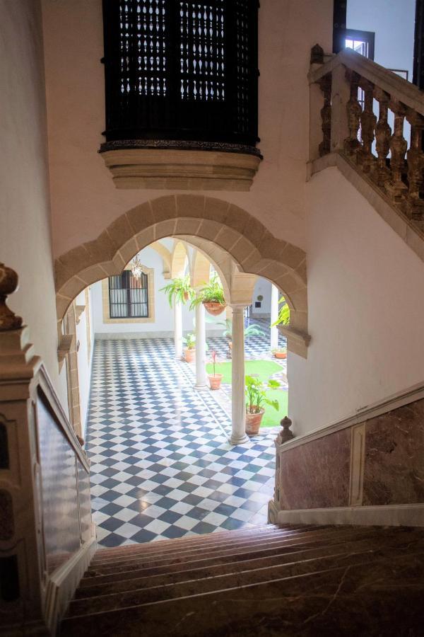 Gatu Premium Apartamento Palacio Oneto Con Jardin Privado " Preferente Mayores De 25 Anos Y Familias " El Puerto de Santa María Exteriör bild